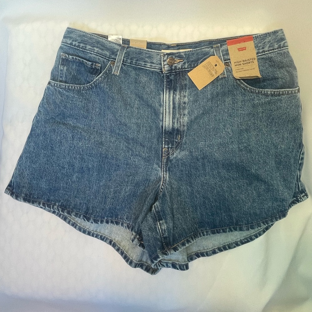 Levi’s high wasted Mom shorts